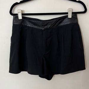 Alice and Olivia blk shorts with leather S